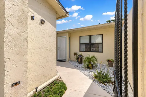 2226 CYPRESS COVE DR #2226, Tavares, FL 32778