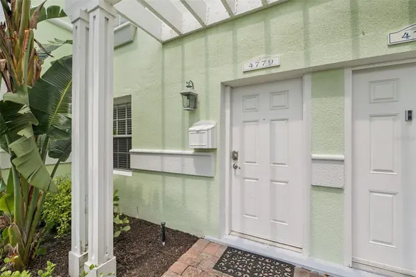 4779 COQUINA KEY DR SE, St Petersburg, FL 33705
