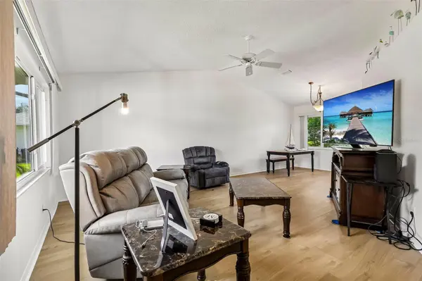 27131 RACQUET CIR, Leesburg, FL 34748