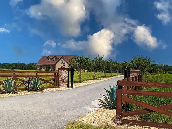 19221 BAKER RD, Umatilla, FL 32784