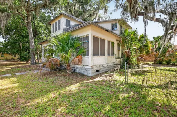 316 N HIGHLAND ST, Mount Dora, FL 32757