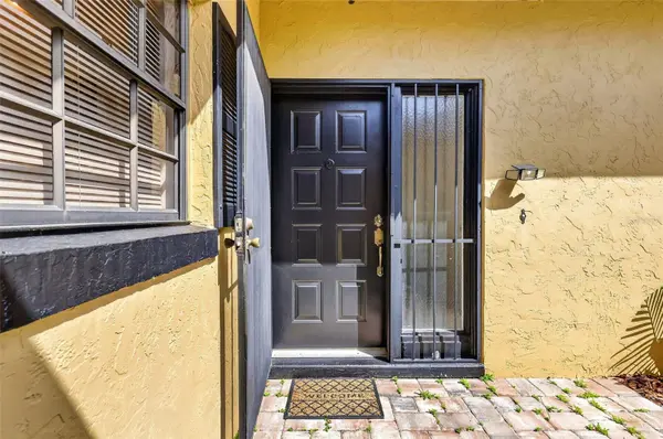 1111 LAKESHORE DR #C3, Eustis, FL 32726