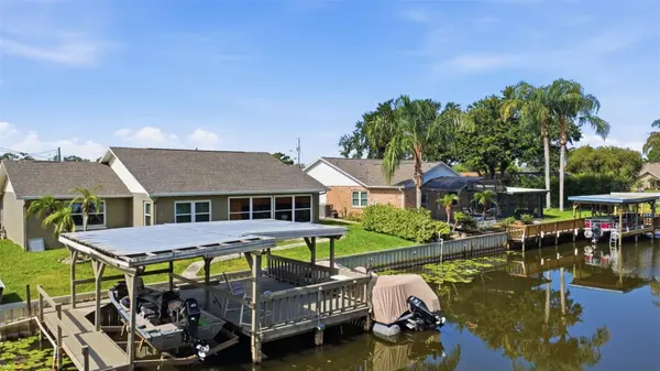 26638 E COVE DR, Tavares, FL 32778