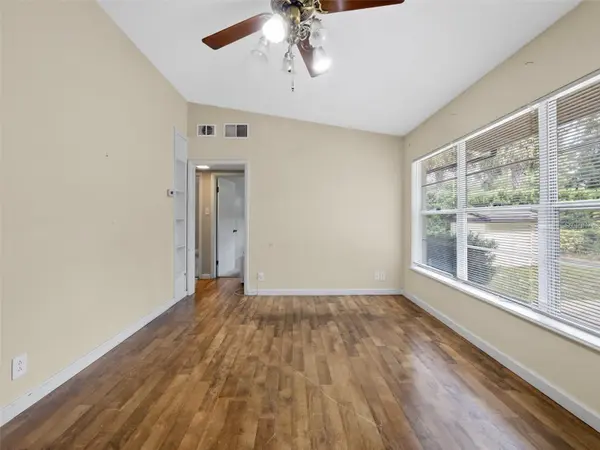 25519 COLMAR AVE, Sorrento, FL 32776