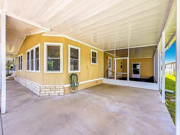 1676 ELKHART CIR, Tavares, FL 32778