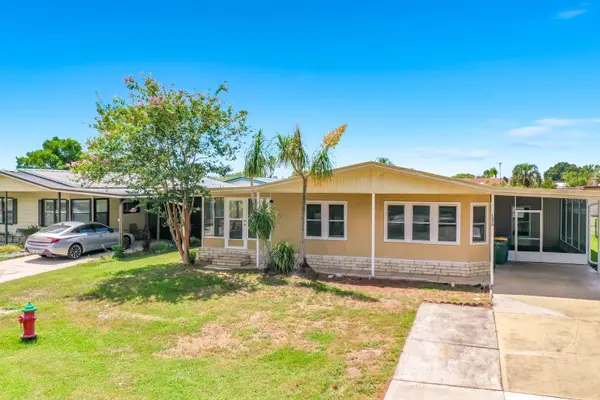 1676 ELKHART CIR, Tavares, FL 32778