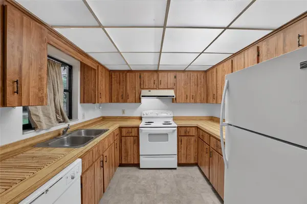 610 FOURTH AVE, Lady Lake, FL 32159