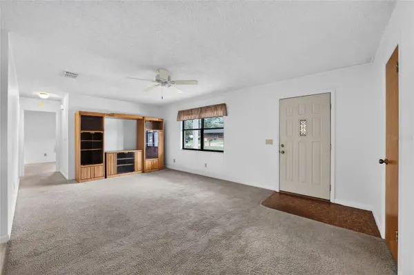 610 FOURTH AVE, Lady Lake, FL 32159