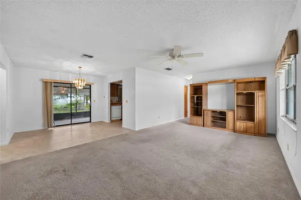 610 FOURTH AVE, Lady Lake, FL 32159