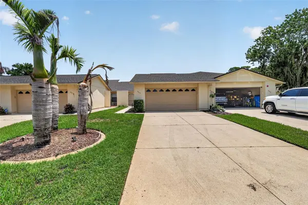 2214 CYPRESS COVE DR #4, Tavares, FL 32778