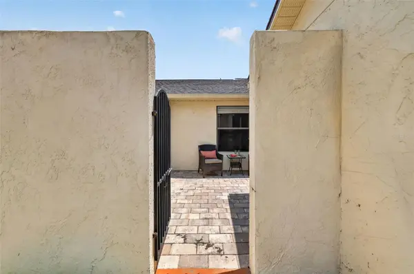 2214 CYPRESS COVE DR #4, Tavares, FL 32778