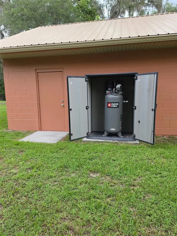 38700 LAKEVIEW DR, Lady Lake, FL 32159