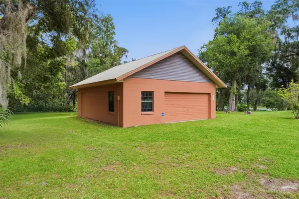 38700 LAKEVIEW DR, Lady Lake, FL 32159