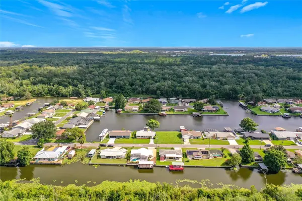 13225 COUNTRY CLUB DR, Tavares, FL 32778