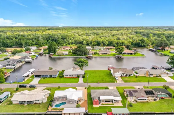 13225 COUNTRY CLUB DR, Tavares, FL 32778