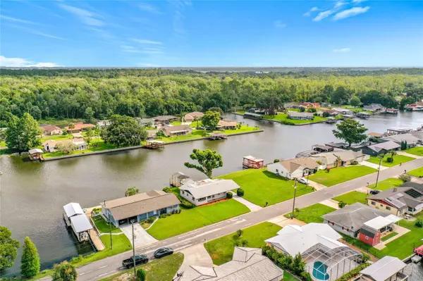 13225 COUNTRY CLUB DR, Tavares, FL 32778