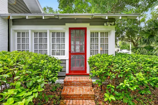 1046 N MCDONALD ST, Mount Dora, FL 32757