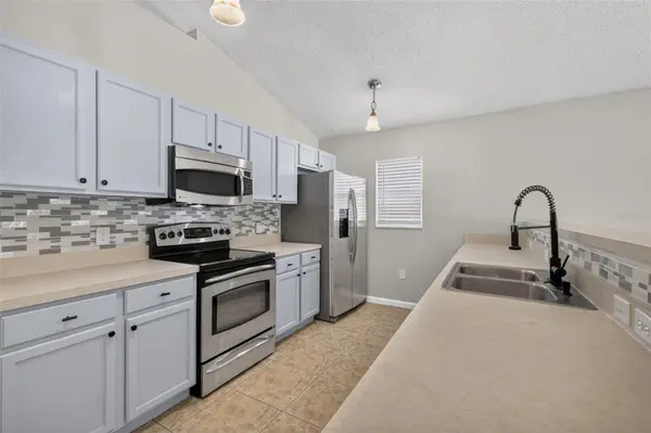 2225 SANDRIDGE CIR, Eustis, FL 32726