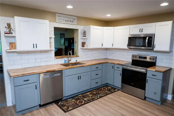 23816 OAK TREE DR, Sorrento, FL 32776