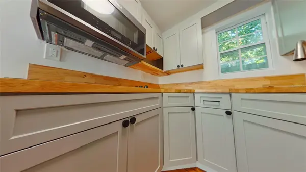 327 NW 15TH TER, Gainesville, FL 32603