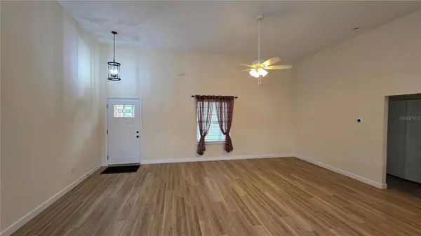 200 HOUR GLASS CIR, Hawthorne, FL 32640