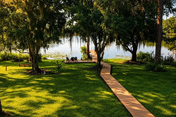 303 RILEY LAKE DR, Hawthorne, FL 32640