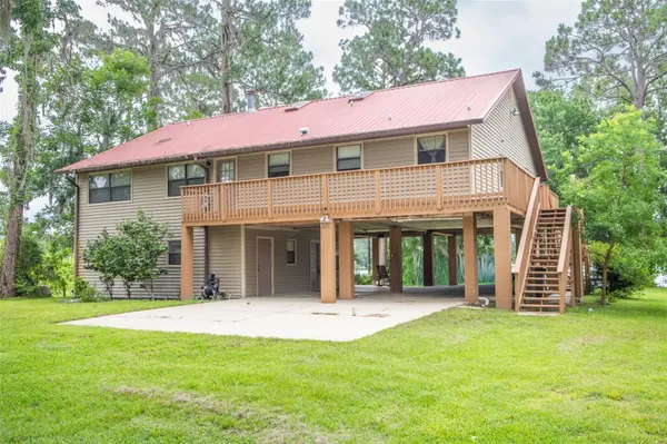 303 RILEY LAKE DR, Hawthorne, FL 32640