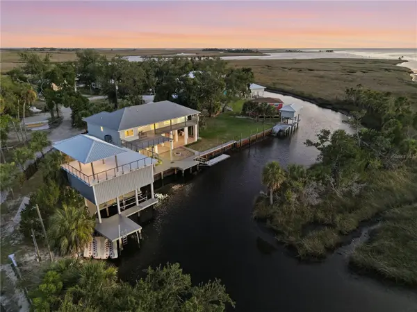 38 SE 195TH ST, Suwannee, FL 32692