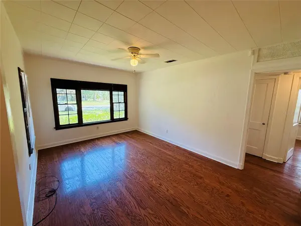 745 NE 10TH AVE, Gainesville, FL 32601