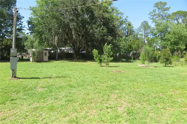 108 PINESHORE DR, Satsuma, FL 32189