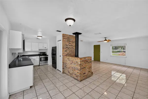 4820 NE 4TH PL, Gainesville, FL 32641