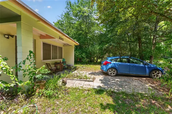 2102 NE 8TH ST, Gainesville, FL 32609