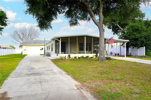 5747 LAKE FOX DR E, Winter Haven, FL 33884