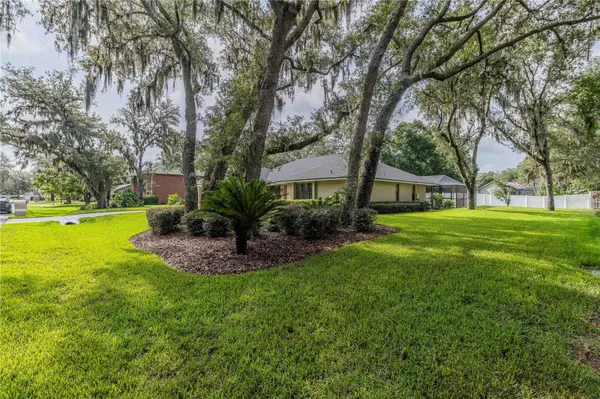 1749 LADY BOWERS TRL, Lakeland, FL 33809