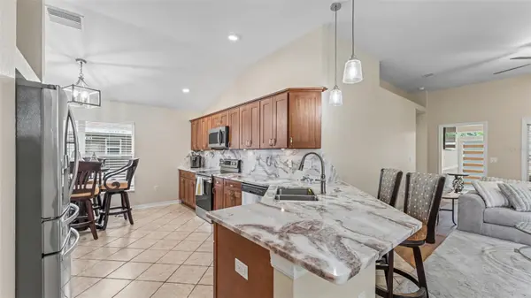 6838 SHIMMERING DR, Lakeland, FL 33813