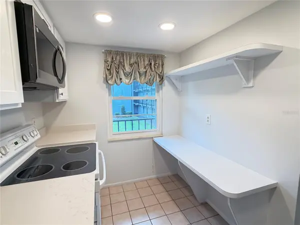 333 LAKE HOWARD DR NW #211B, Winter Haven, FL 33880