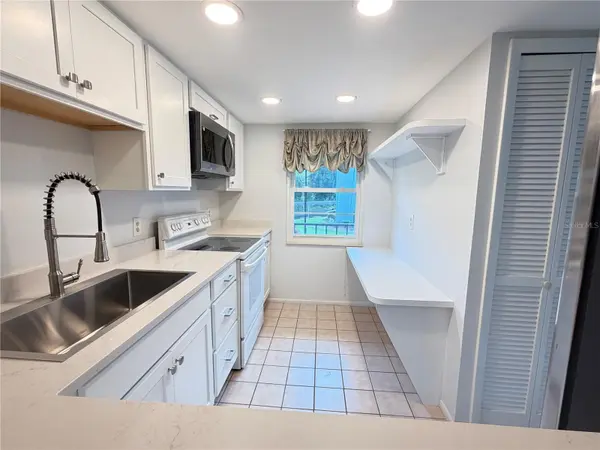 333 LAKE HOWARD DR NW #211B, Winter Haven, FL 33880