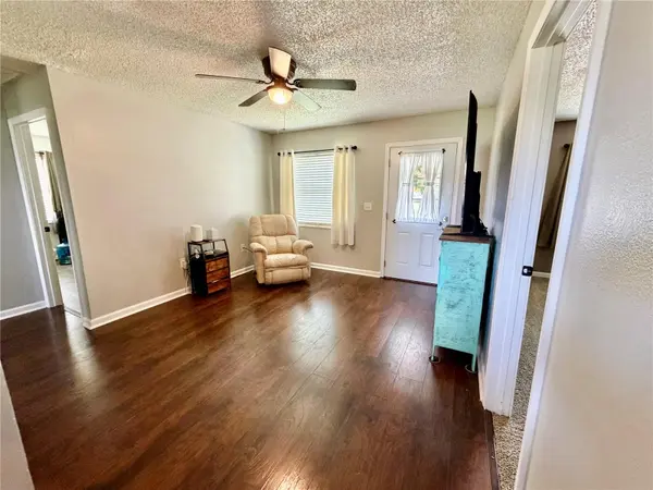 8 N HENDRY AVE, Fort Meade, FL 33841