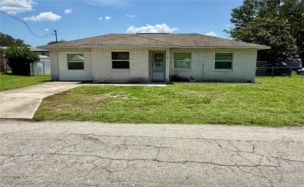 8 N HENDRY AVE, Fort Meade, FL 33841
