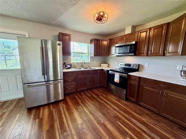 8 N HENDRY AVE, Fort Meade, FL 33841