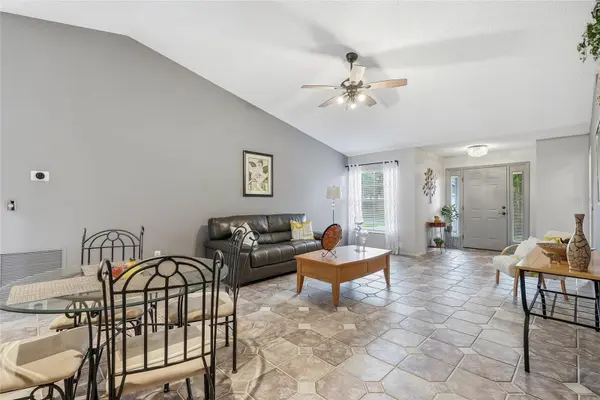 11026 STREAMSIDE DR, Tampa, FL 33624