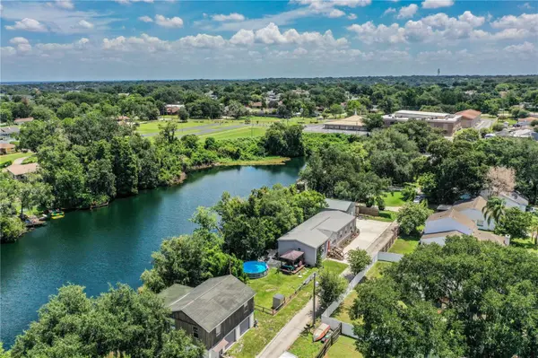 950 LAKE COVE TRL, Lakeland, FL 33813