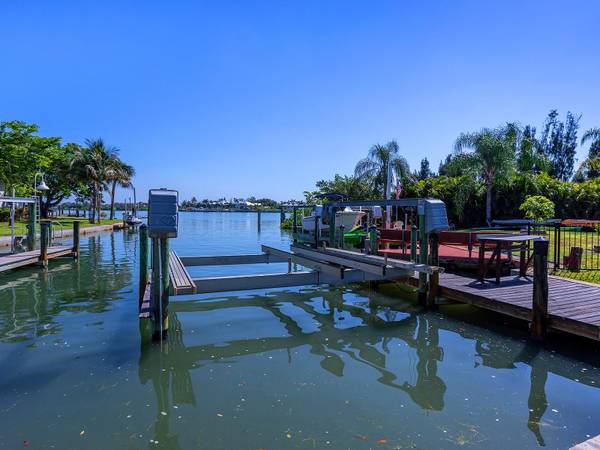 396 BAYSHORE DR, Venice, FL 34285