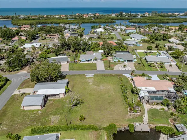 458 N SHORE DR, Osprey, FL 34229
