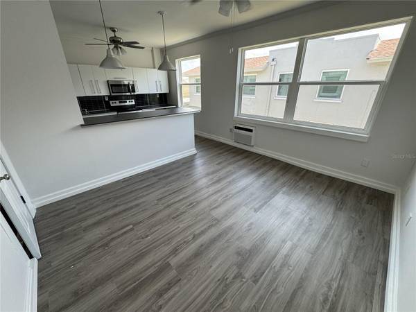 428 ARMADA RD S #6, Venice, FL 34285