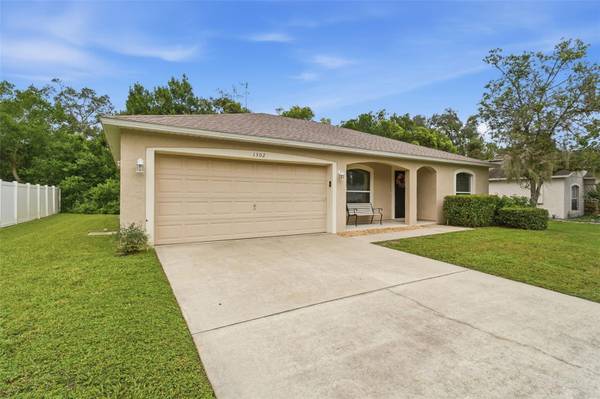 1302 BENTON LAKE DR E, Deland, FL 32724