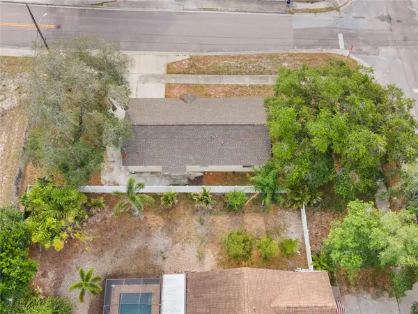 1221 E COURT ST, Tarpon Springs, FL 34689