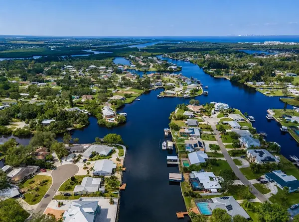 805 LEISEY CIR, Ruskin, FL 33570