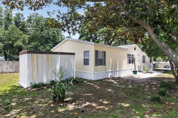 102 THIRD ST, Lady Lake, FL 32159