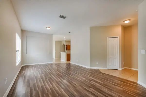 1221 LONGVILLE CIR, Tavares, FL 32778